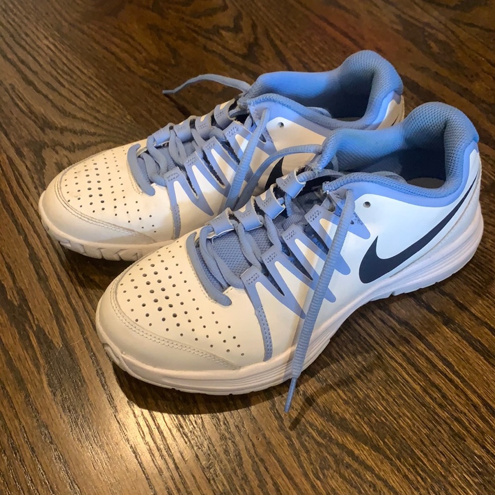 Nike tennis sneakers, barely worn!